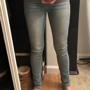 Light wash super skinny jeans